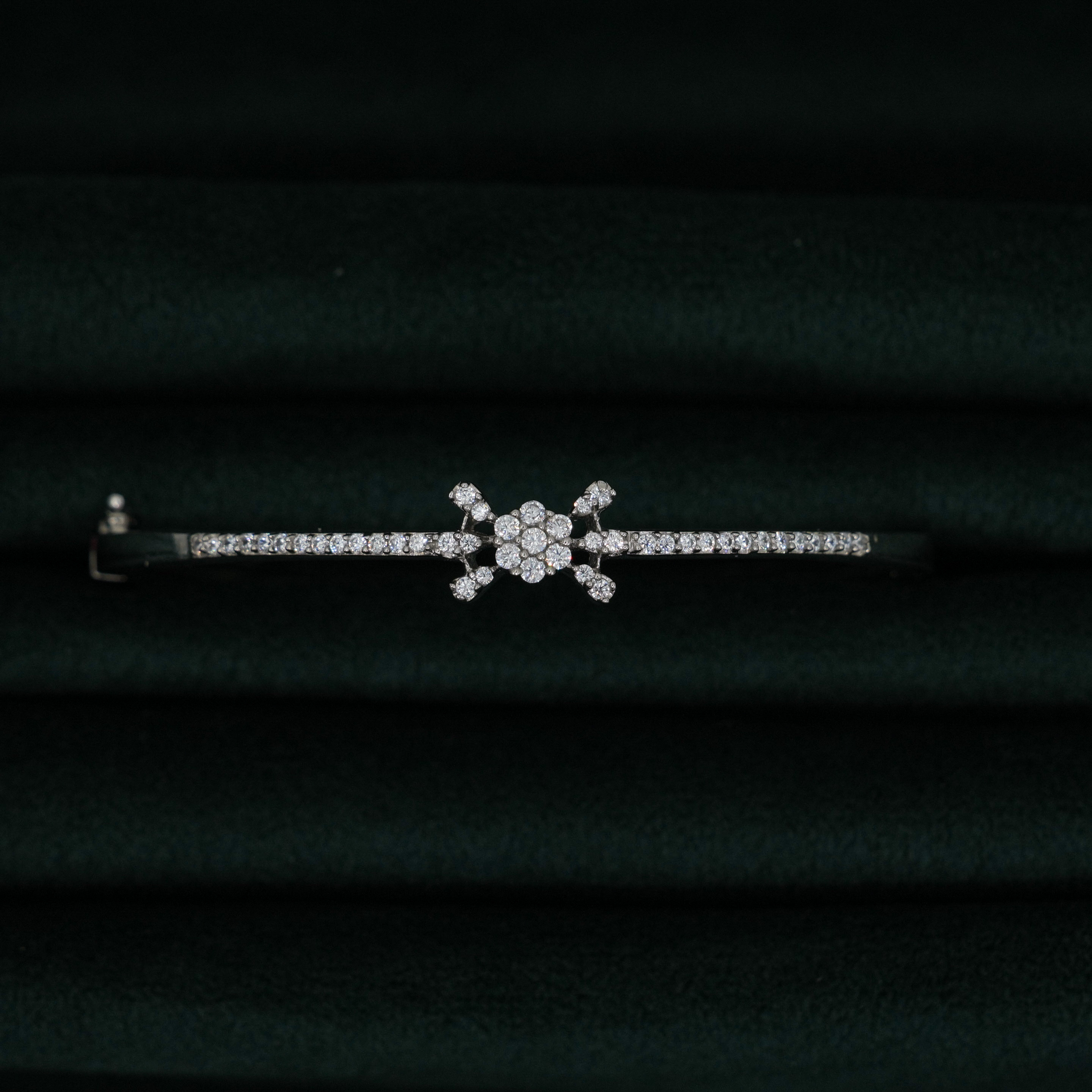 Tulasii - The Concept Jewelry - Silver Flower Bracelet