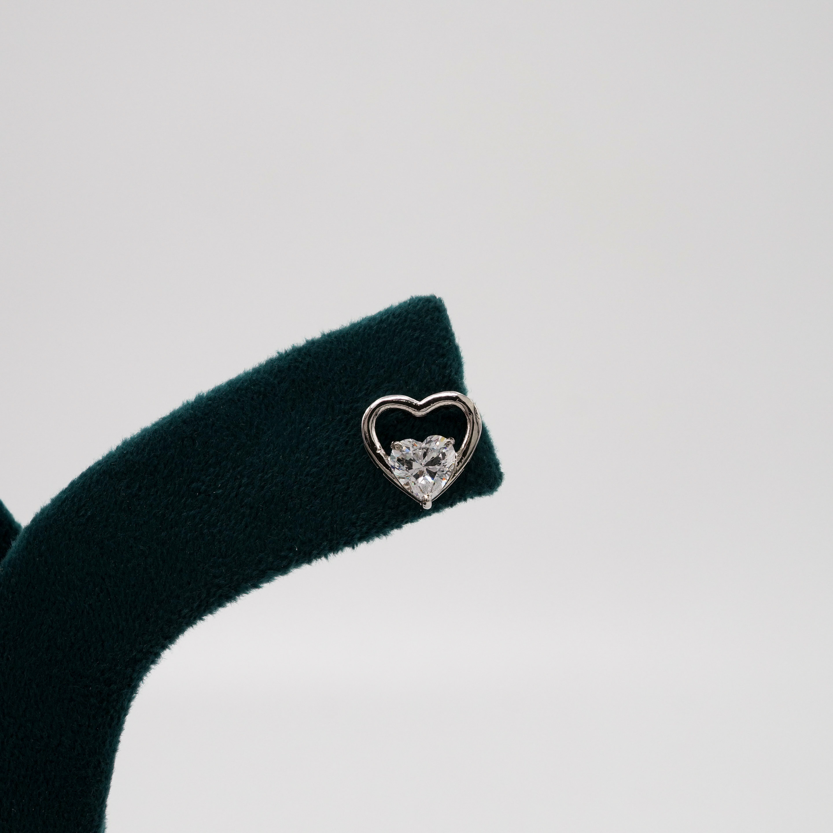 Tulasii - The Concept Jewelry - Silver Heart Studs