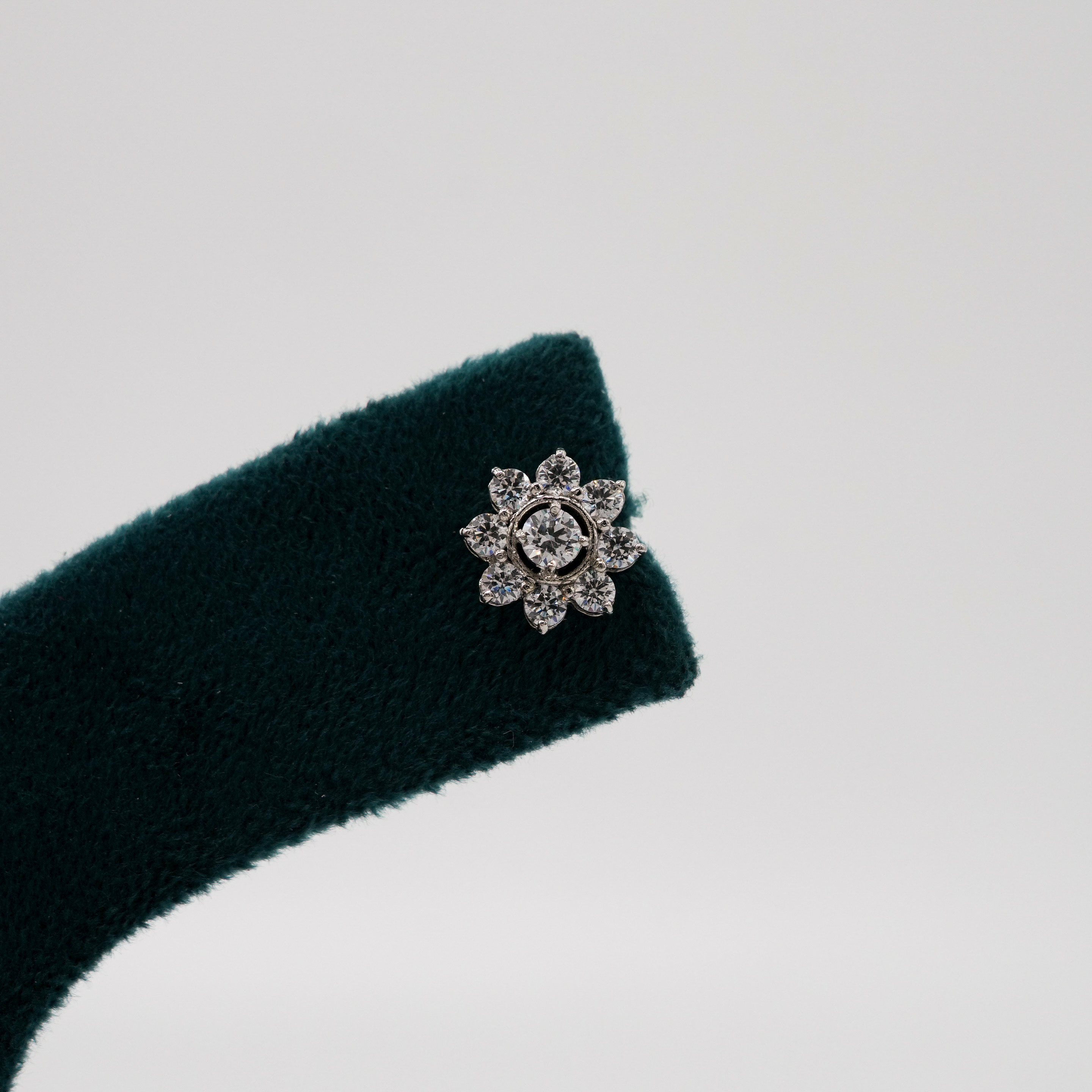 Tulasii - The Concept Jewelry - Silver Flower Studs