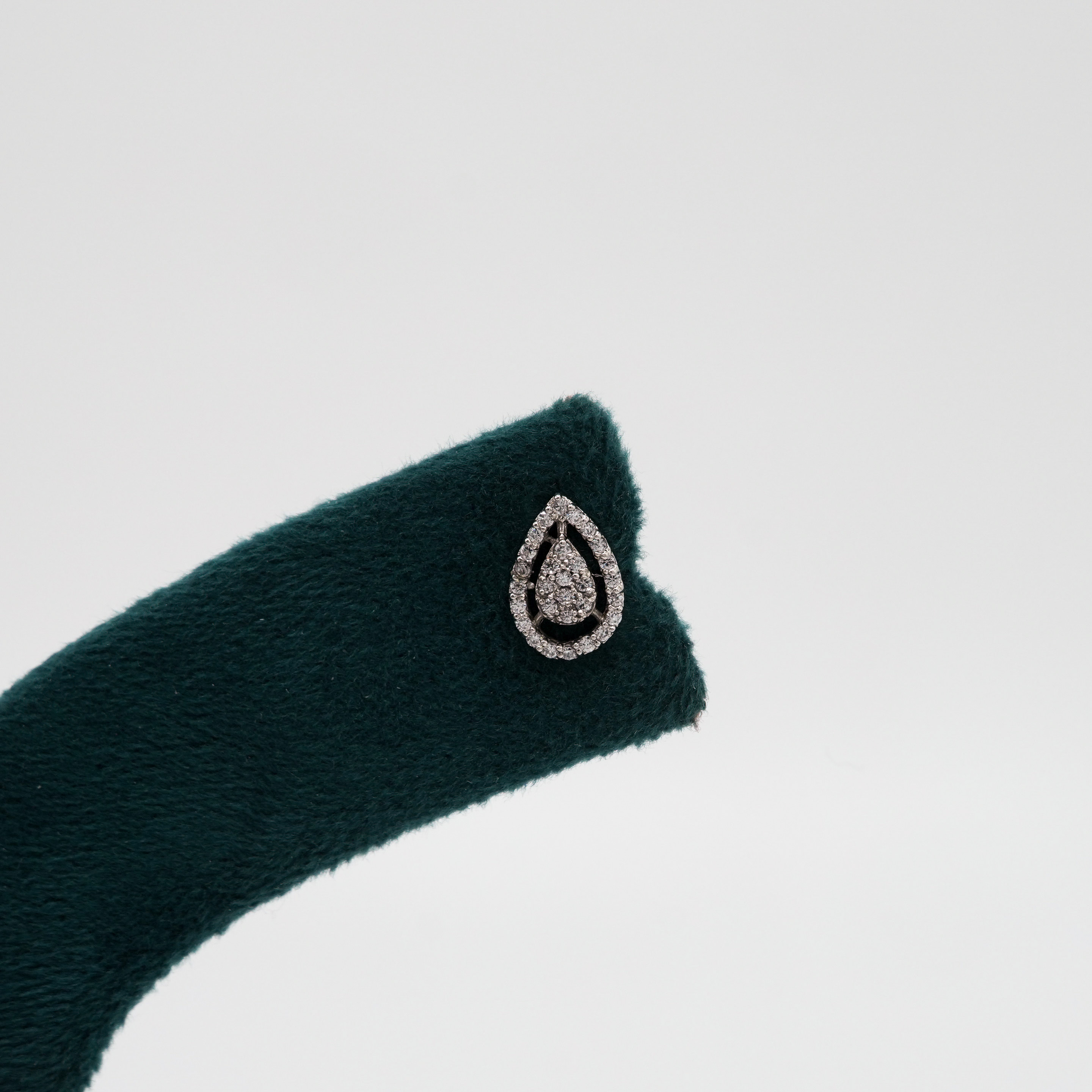 Tulasii - The Concept Jewelry - Silver Stud Earrings