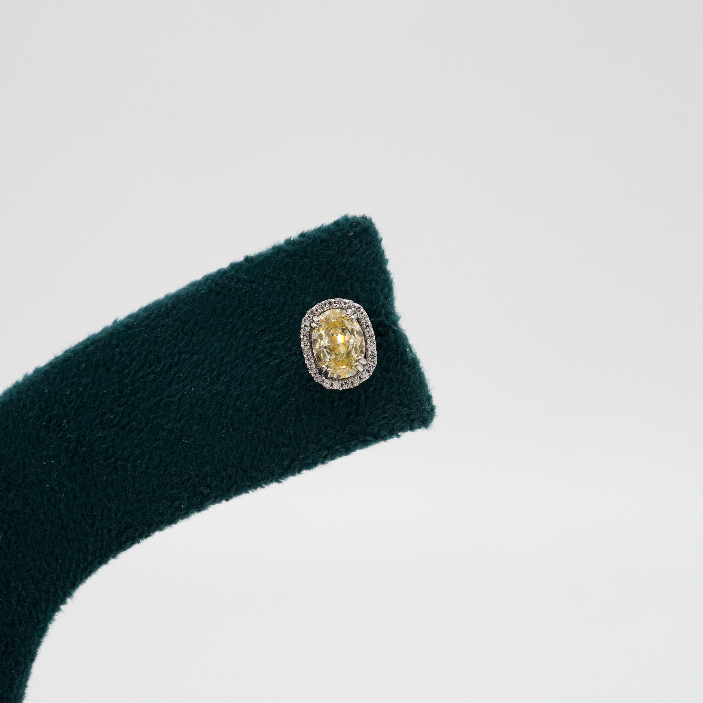 Tulasii - The Concept Jewelry - Silver Stud Earrings