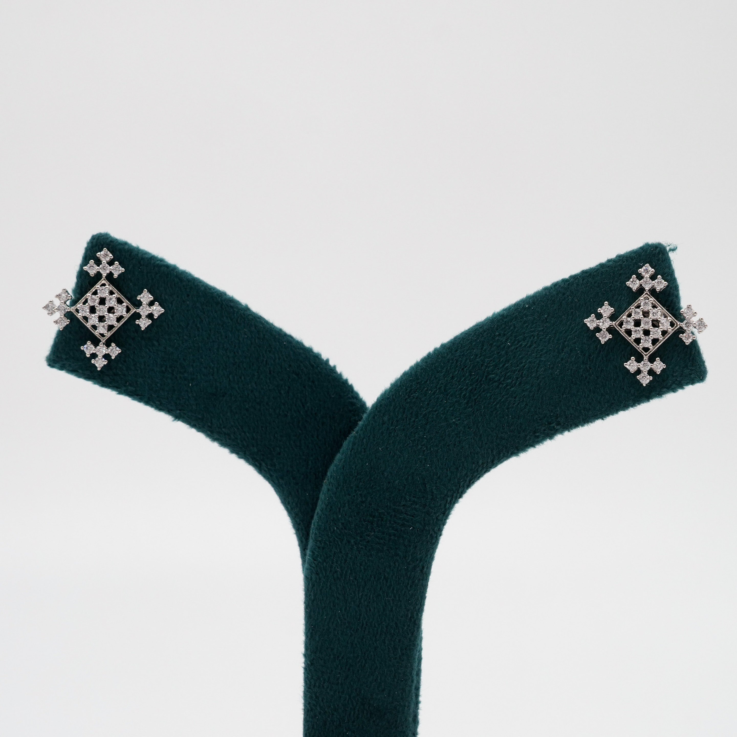 Tulasii - The Concept Jewelry - Silver Stud Earrings