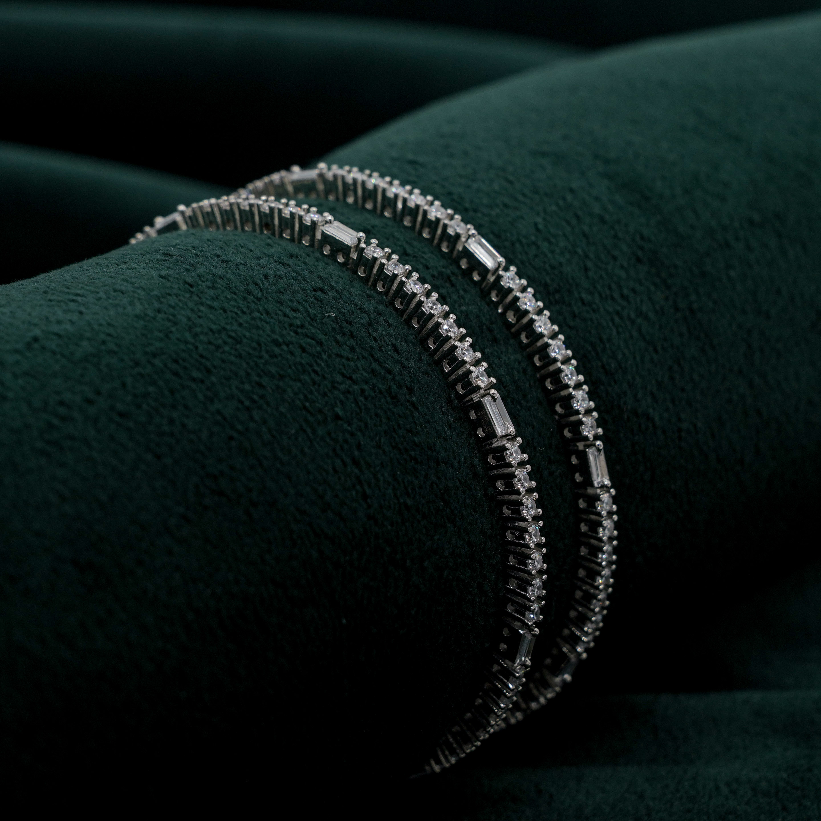 Tulasii - The Concept Jewelry - Silver Bangle