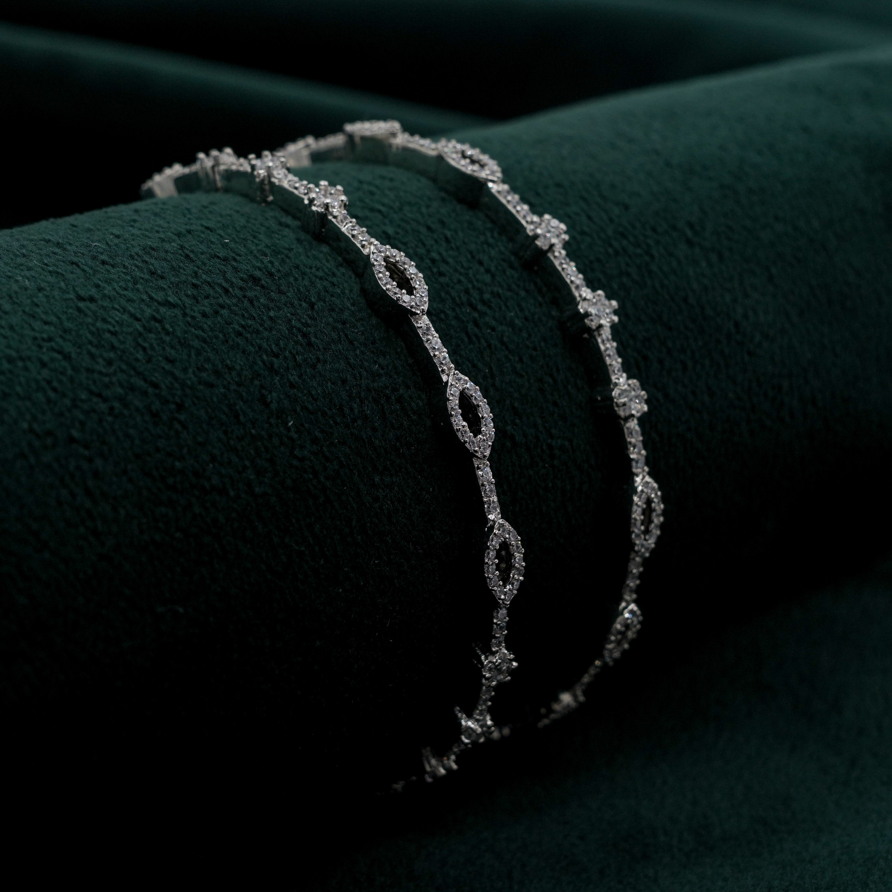 Tulasii - The Concept Jewelry - Silver Bangle