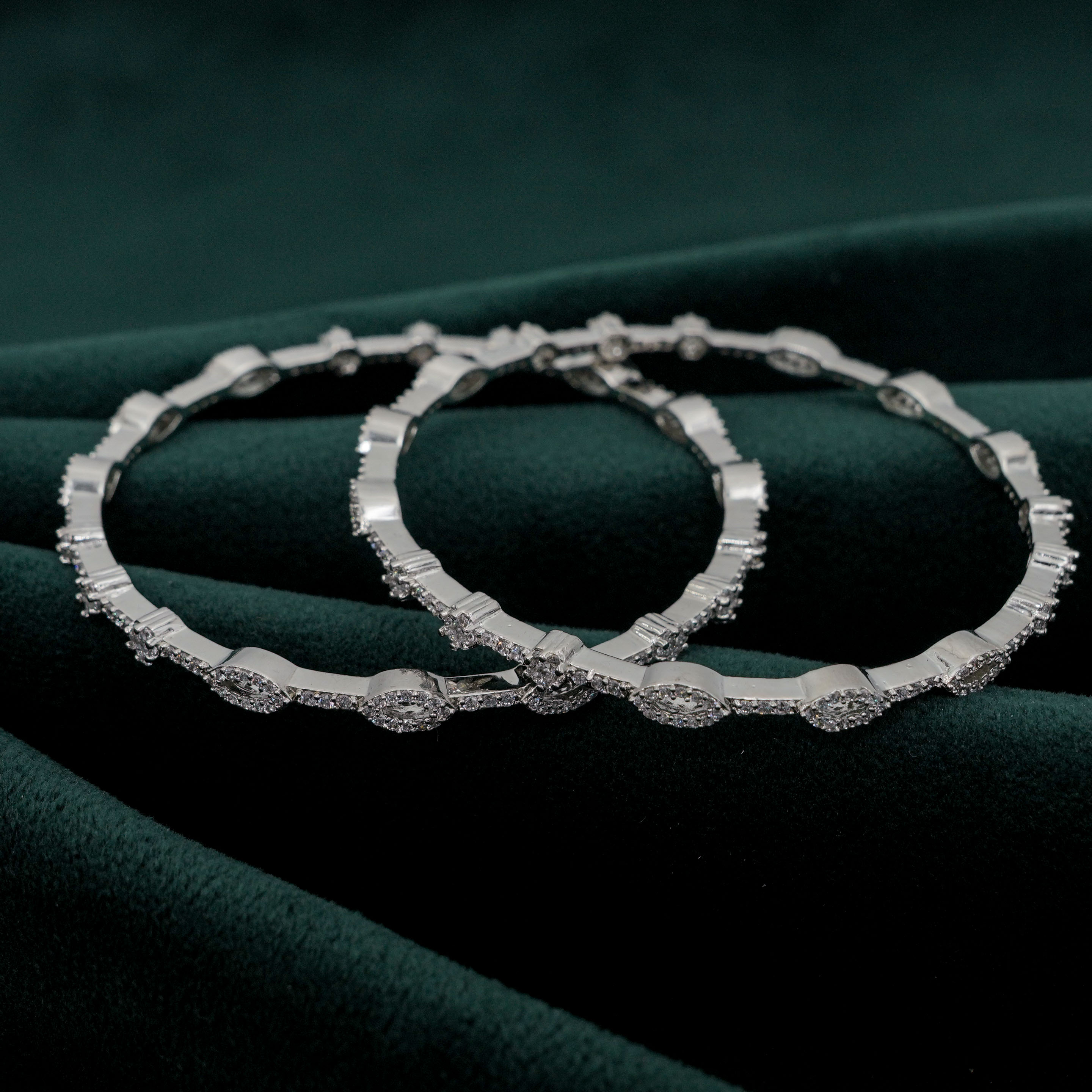 Tulasii - The Concept Jewelry - Silver Bangle