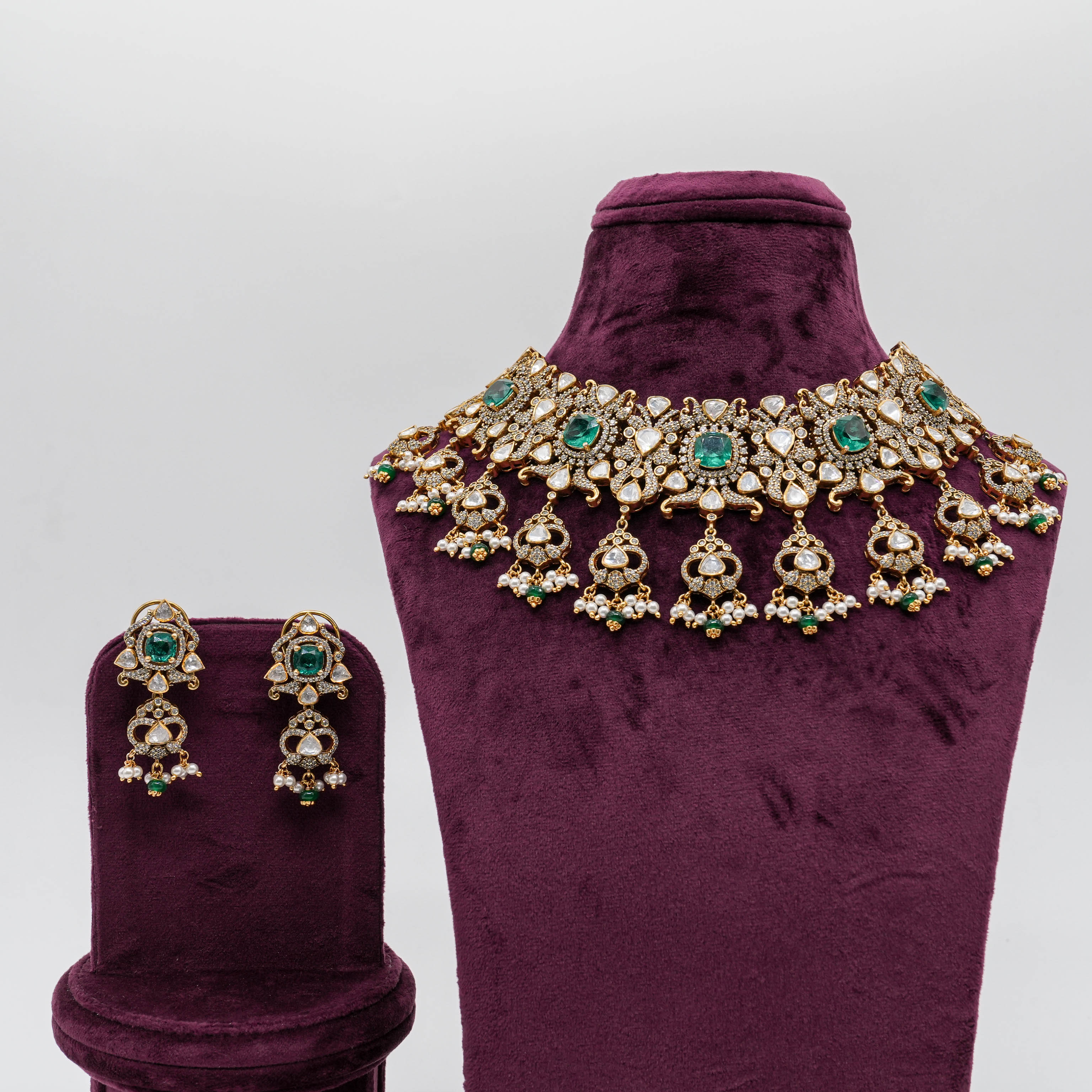 Ved Jewellers - Emerald Kundan Necklace
