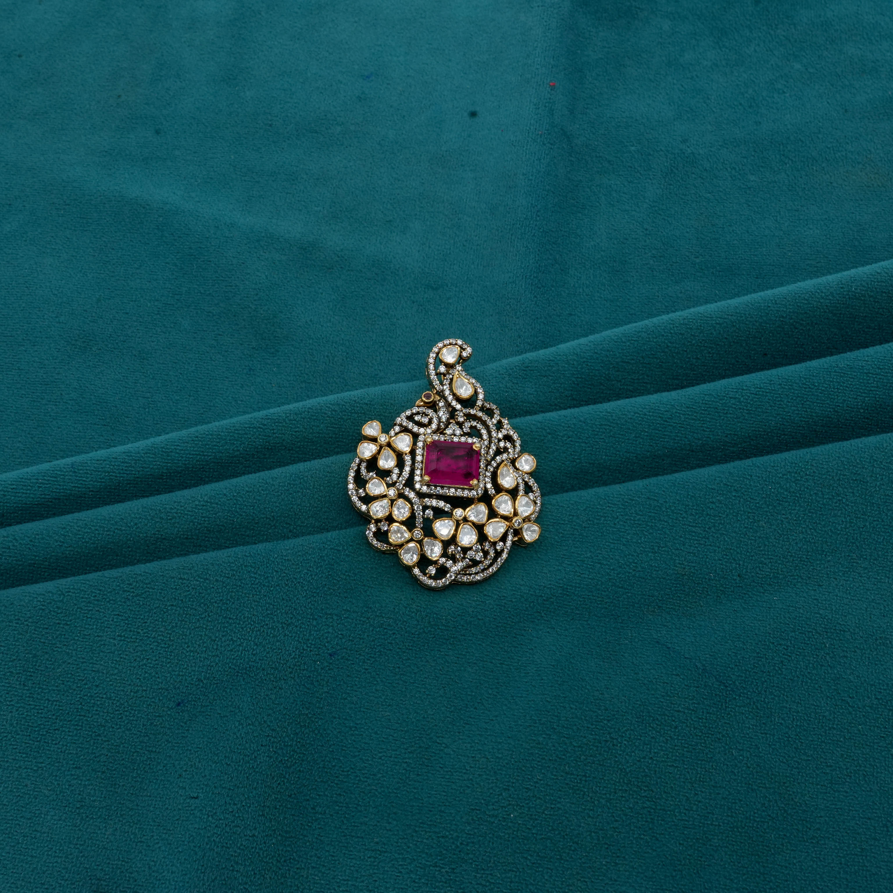 Ved Jewellers - Red Kundan Brooch