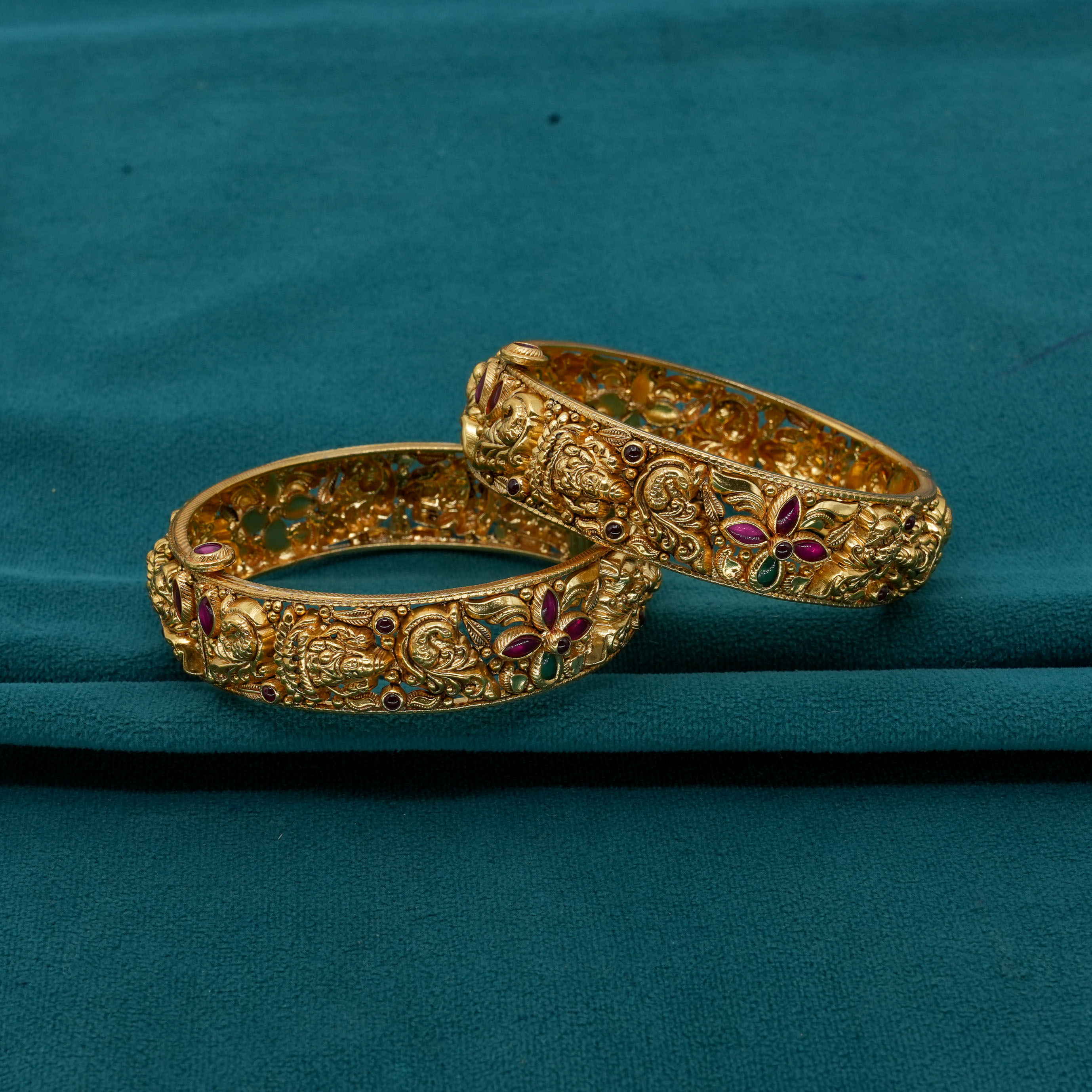 Ved Jewellers - Gold Temple Bangles