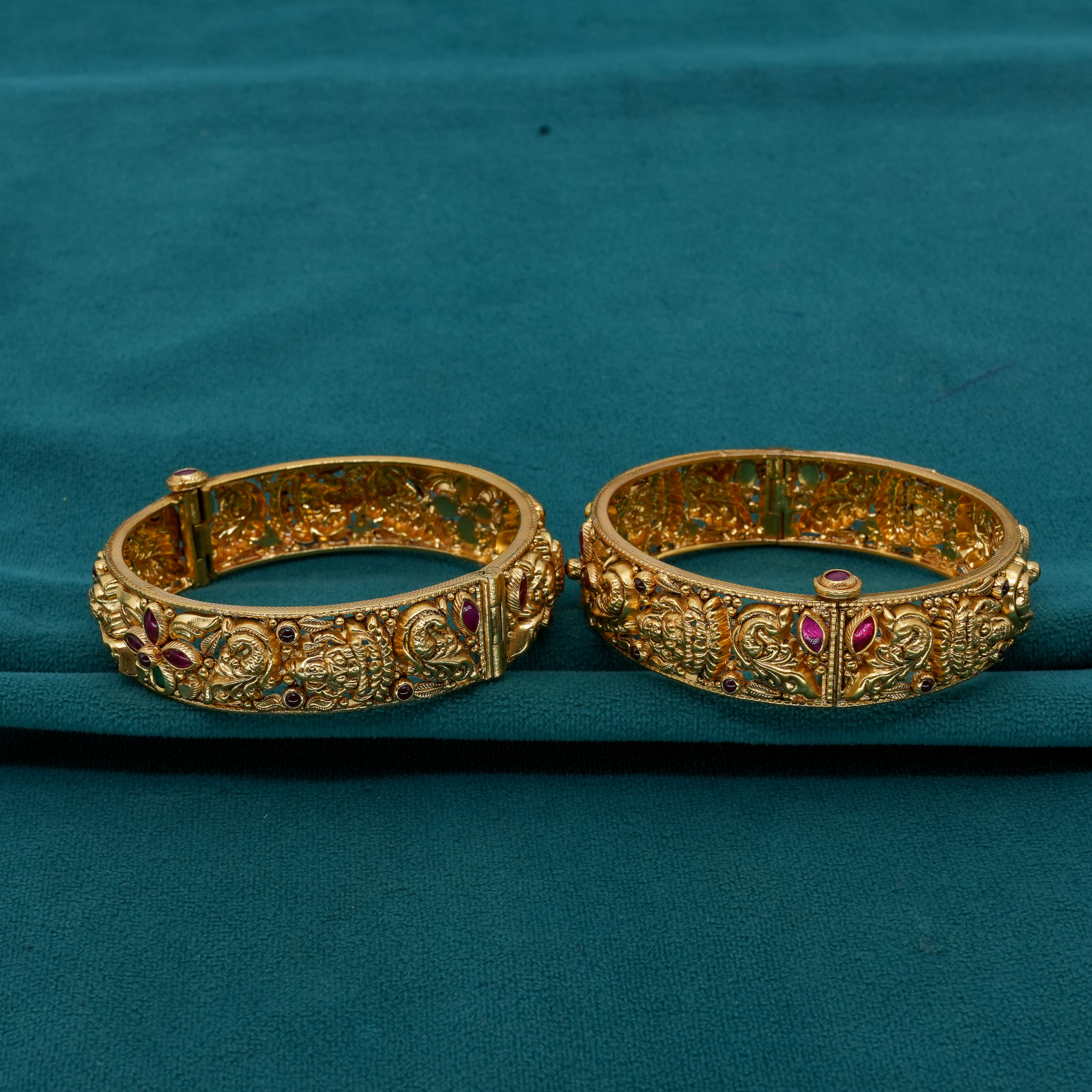Ved Jewellers - Gold Temple Bangles