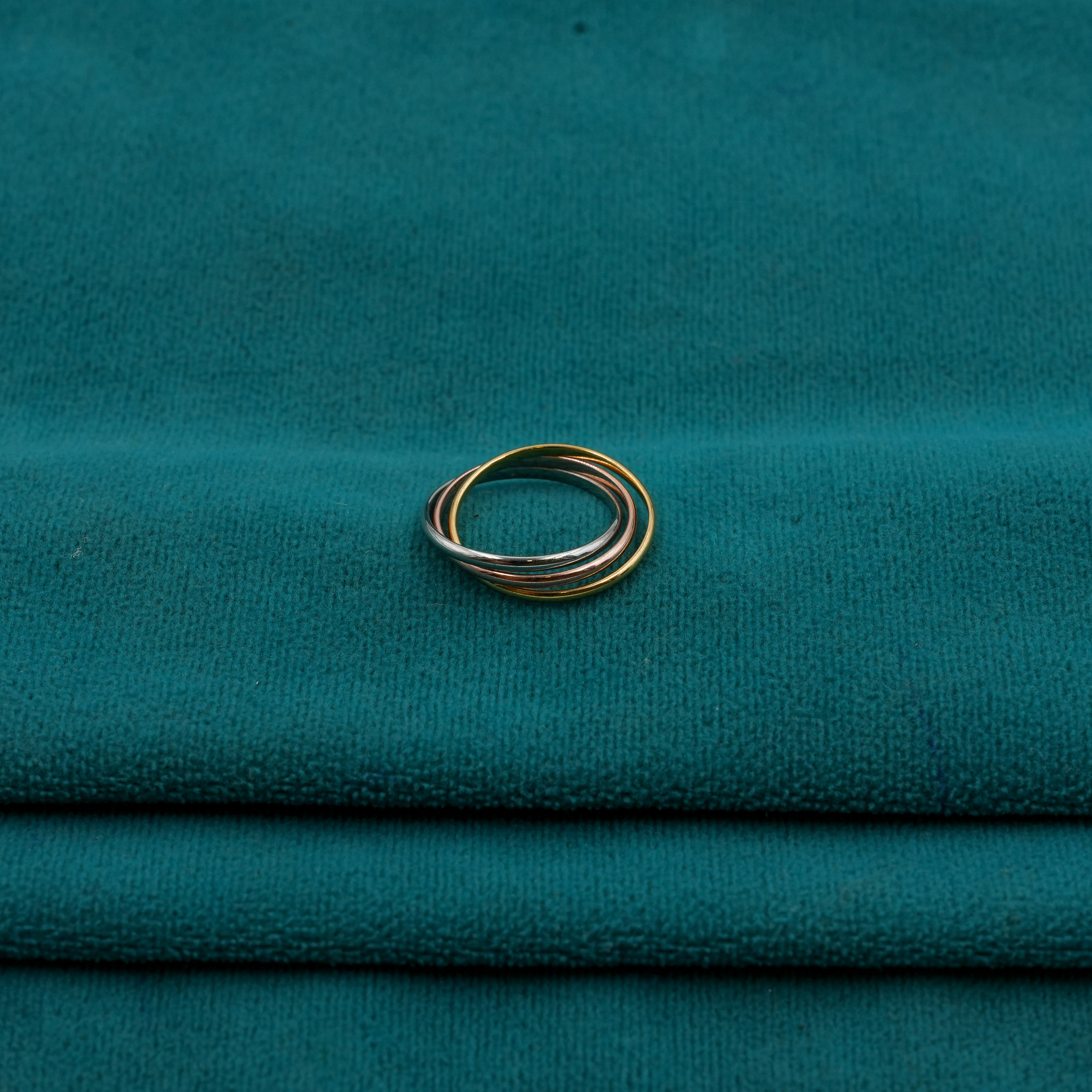 Ved Jewellers - Tricolor Interlocking Rings
