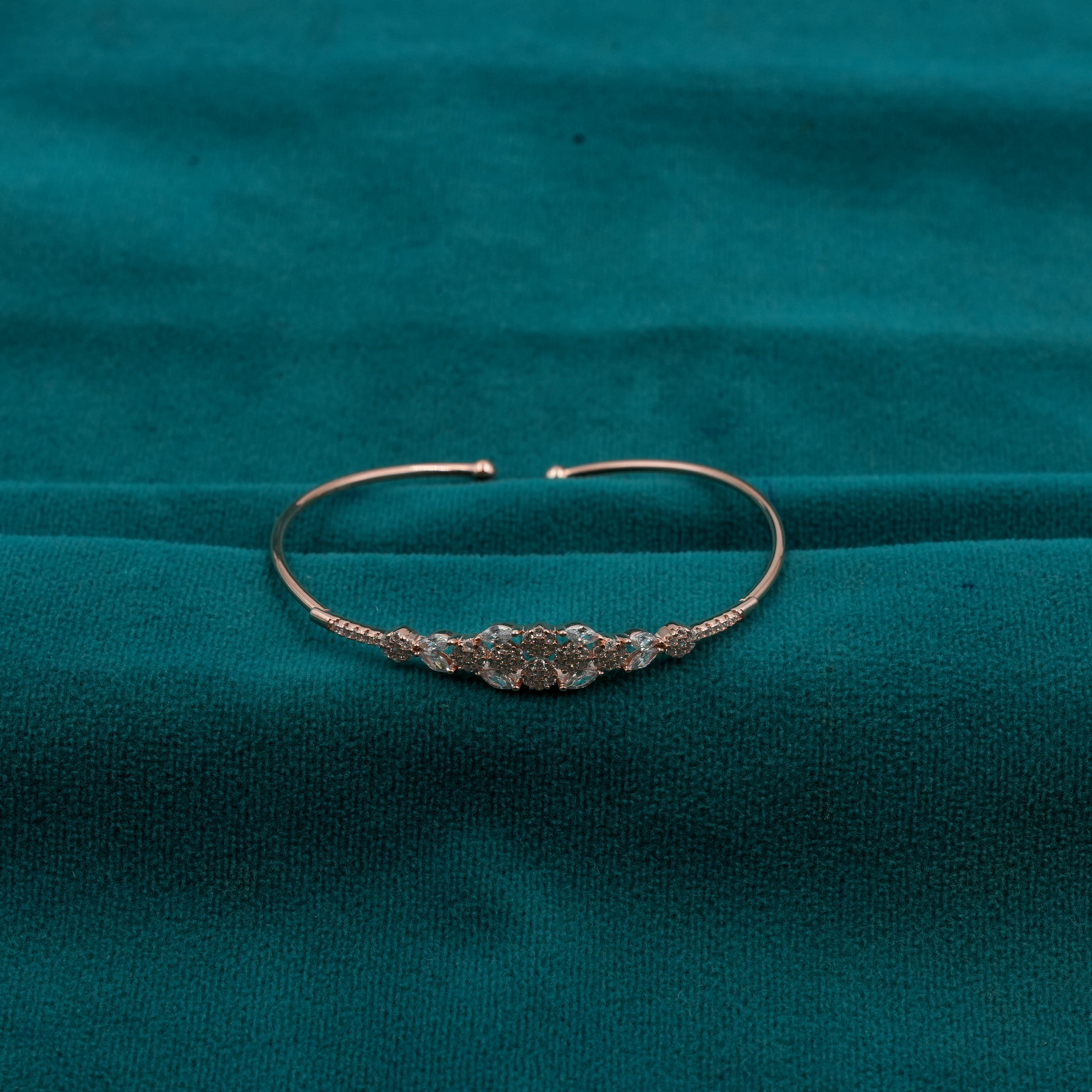 Ved Jewellers - Diamond Flower Bracelet