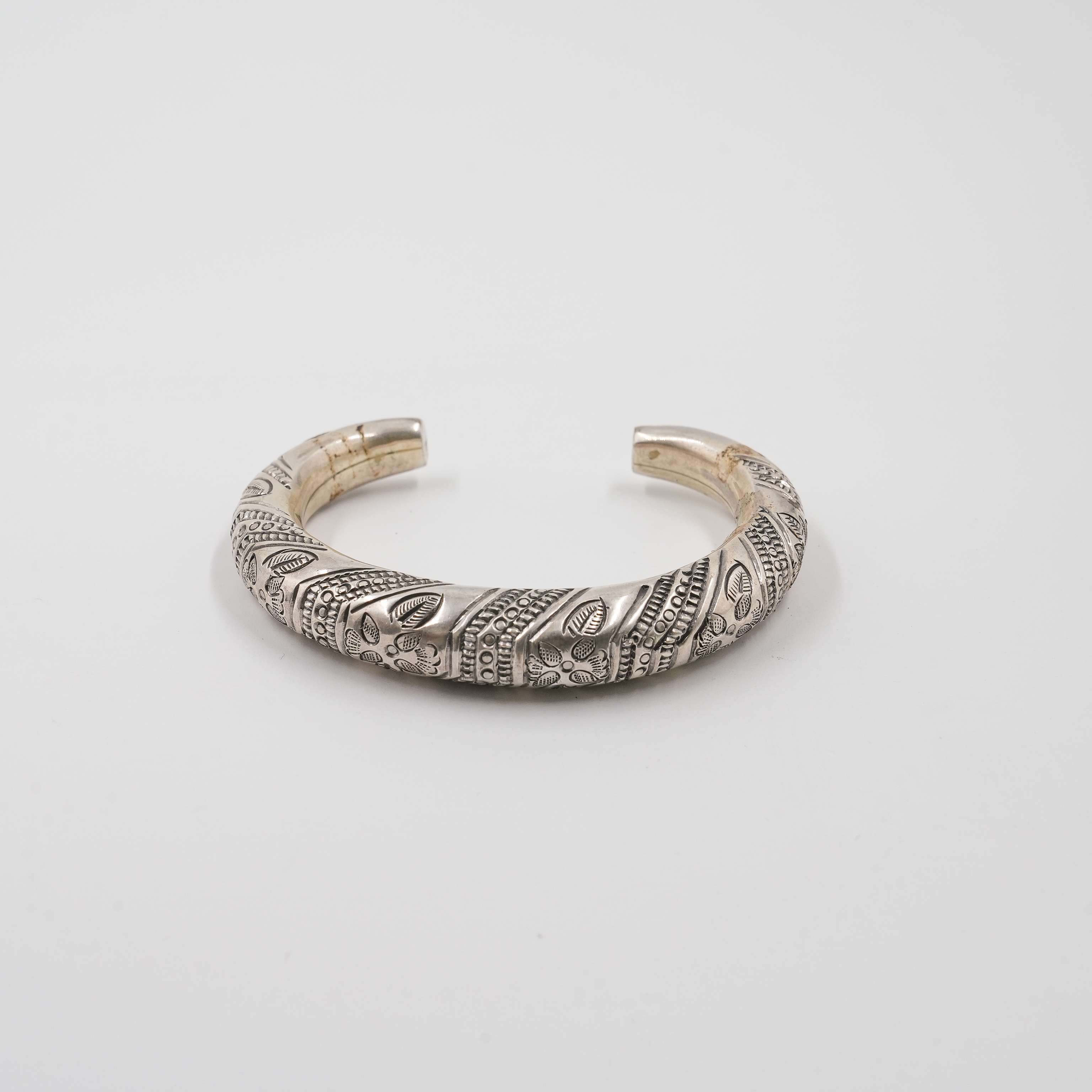 Ved Jewellers - Silver Engraved Kada