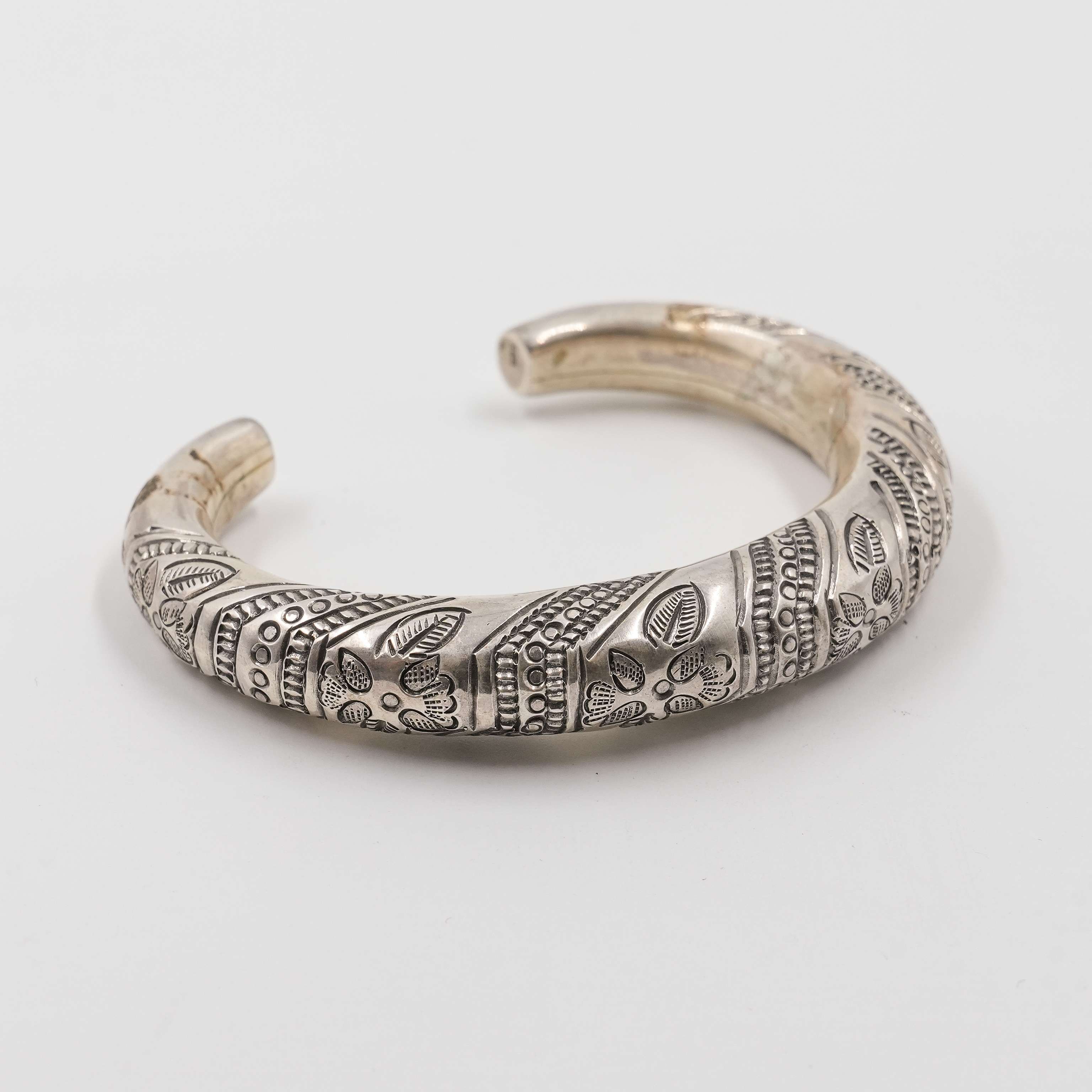 Silver Engraved Kada