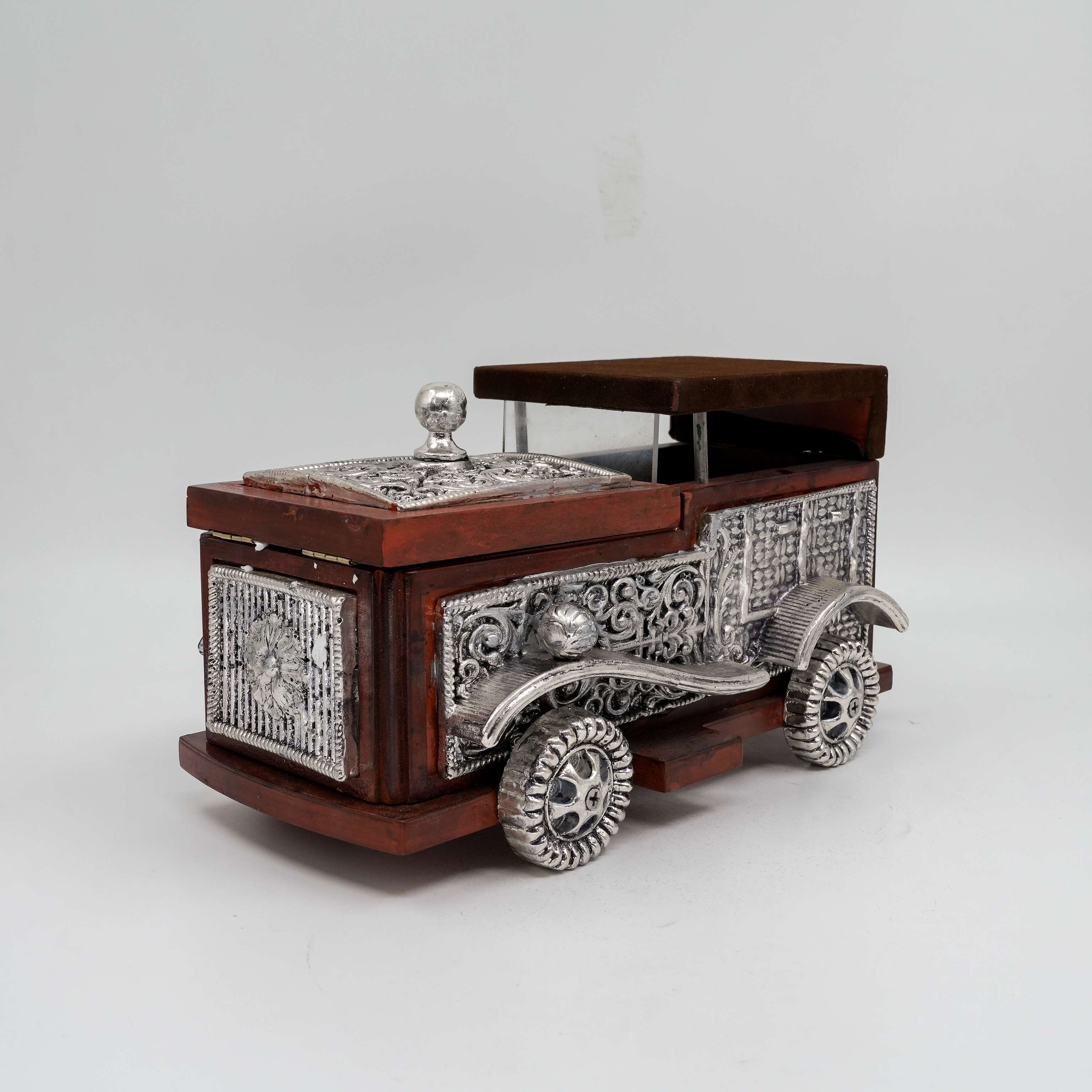 Ved Jewellers - Silver Car Dryfruit Box