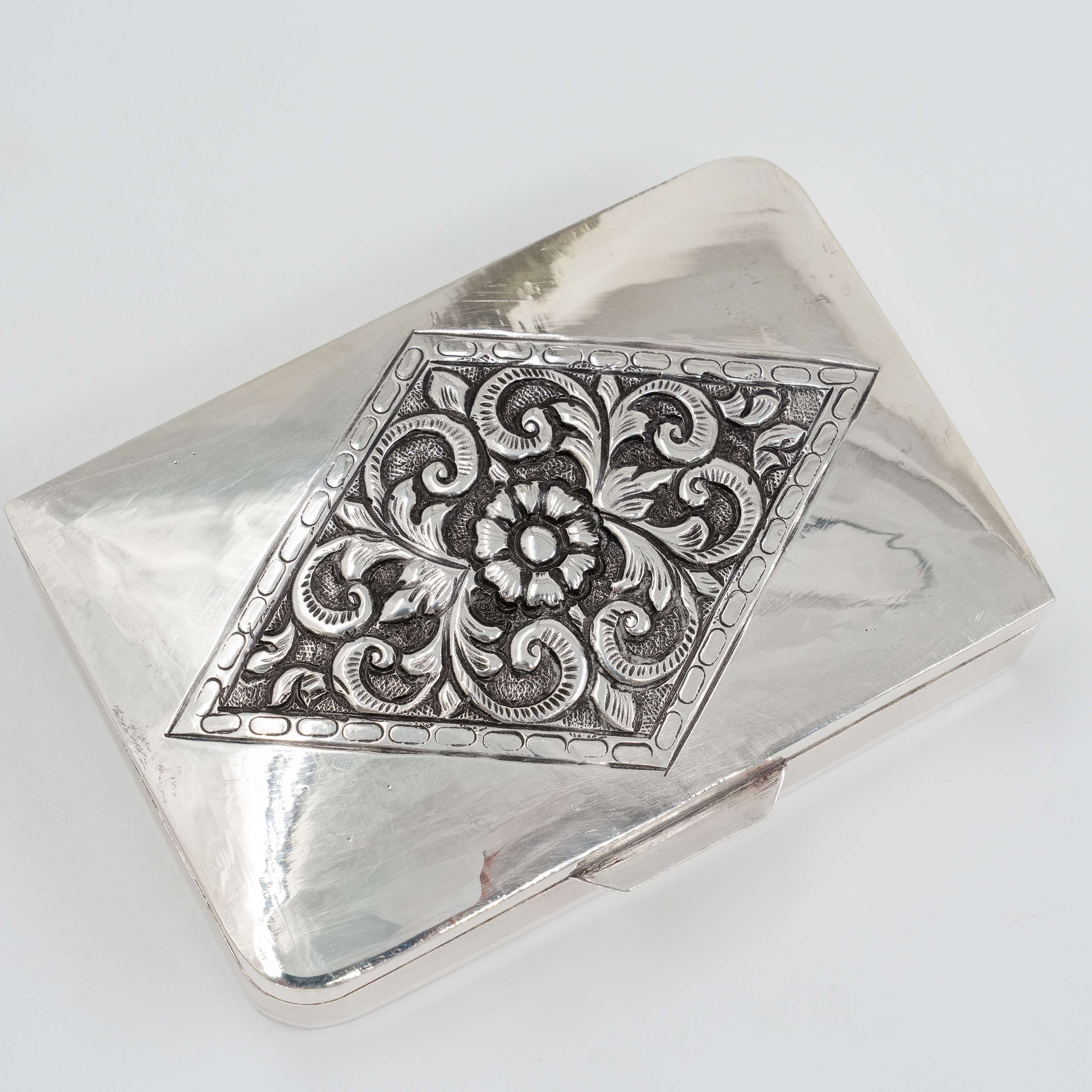 Ved Jewellers - Silver Embossed Box