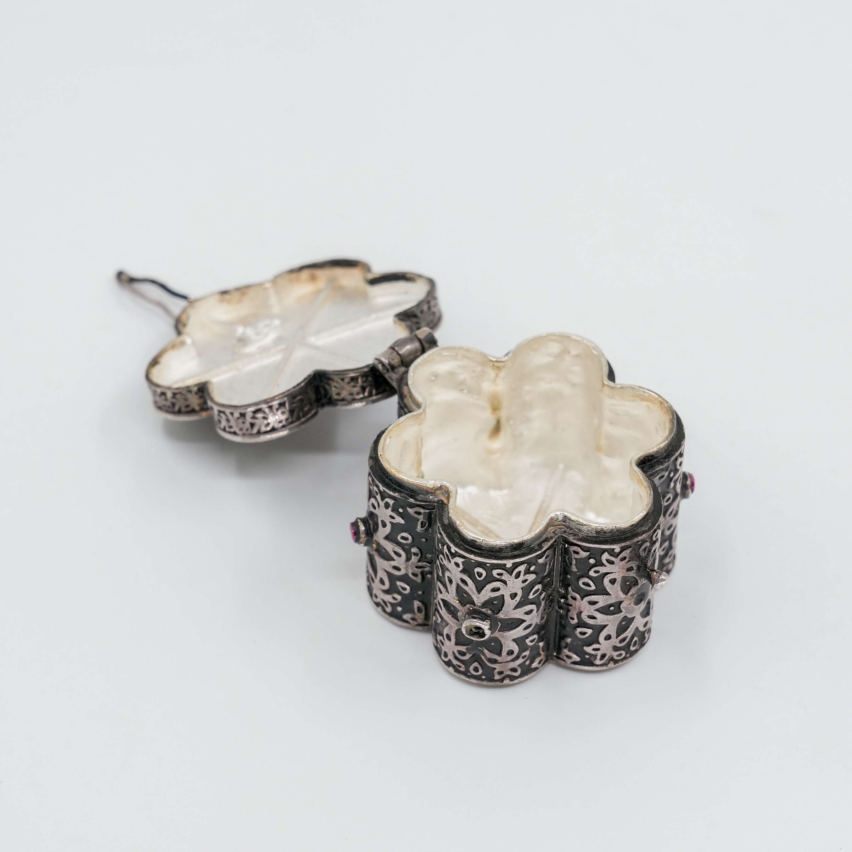 Ved Jewellers - Silver Flower Box