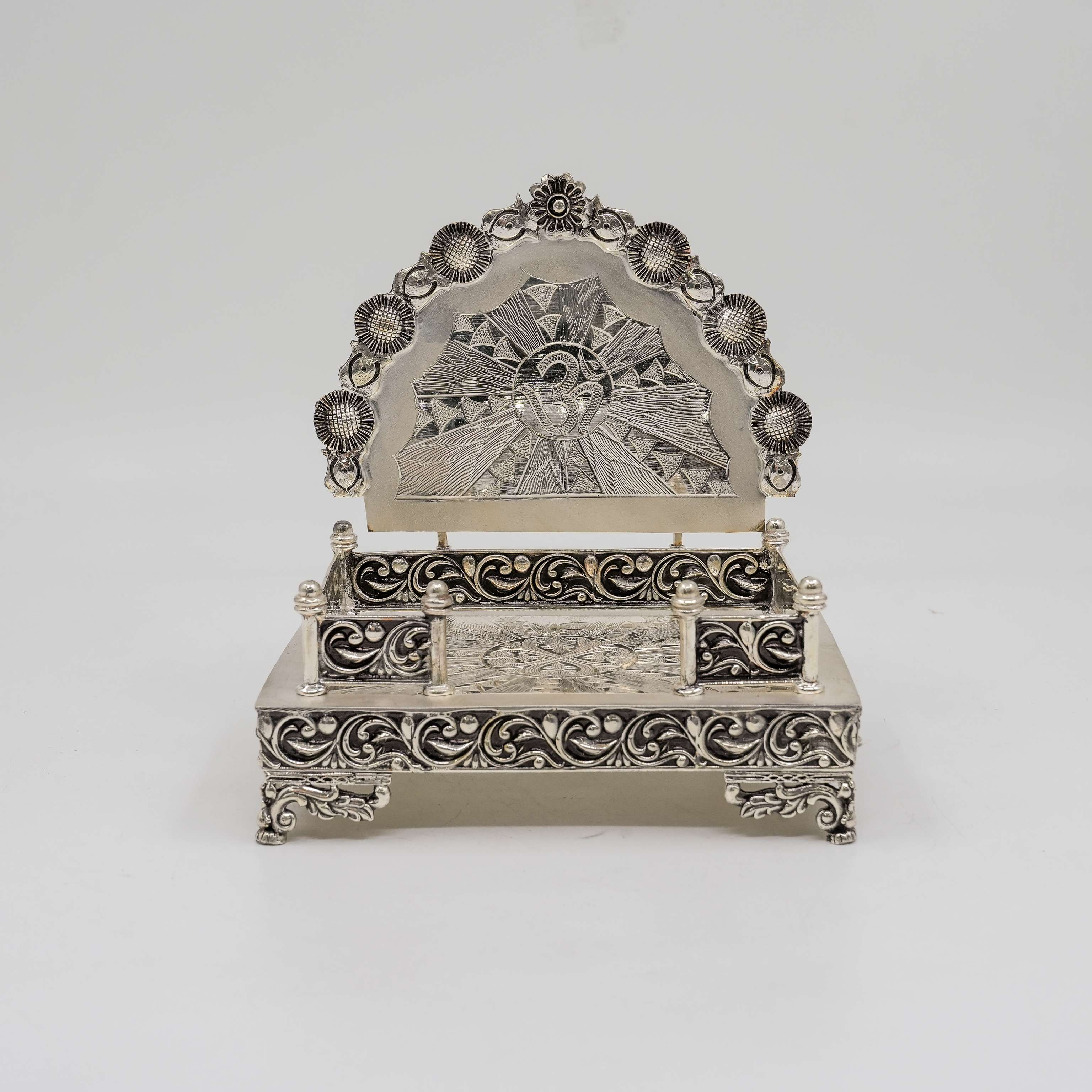 Ved Jewellers - Silver Om Singhasan