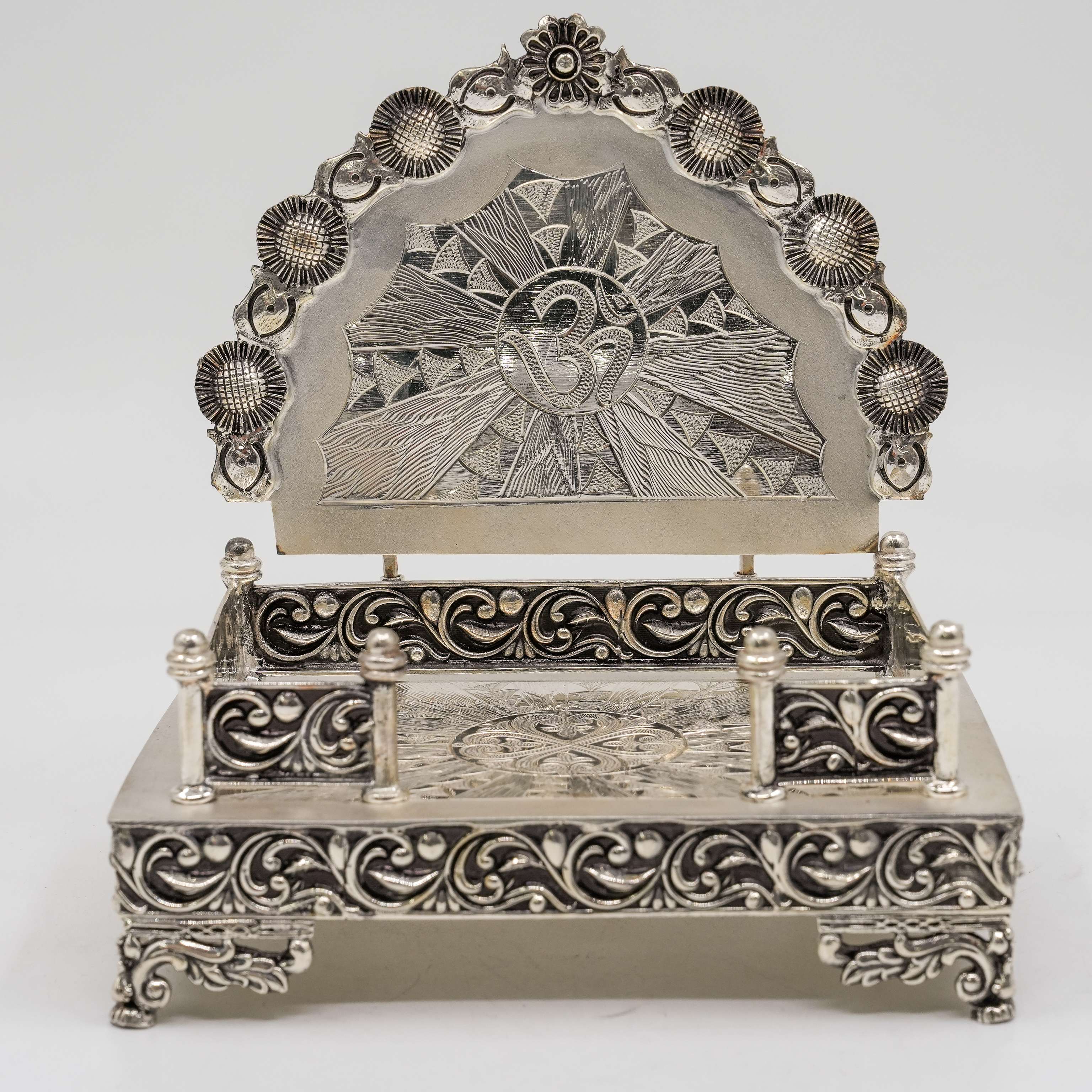 Ved Jewellers - Silver Om Singhasan