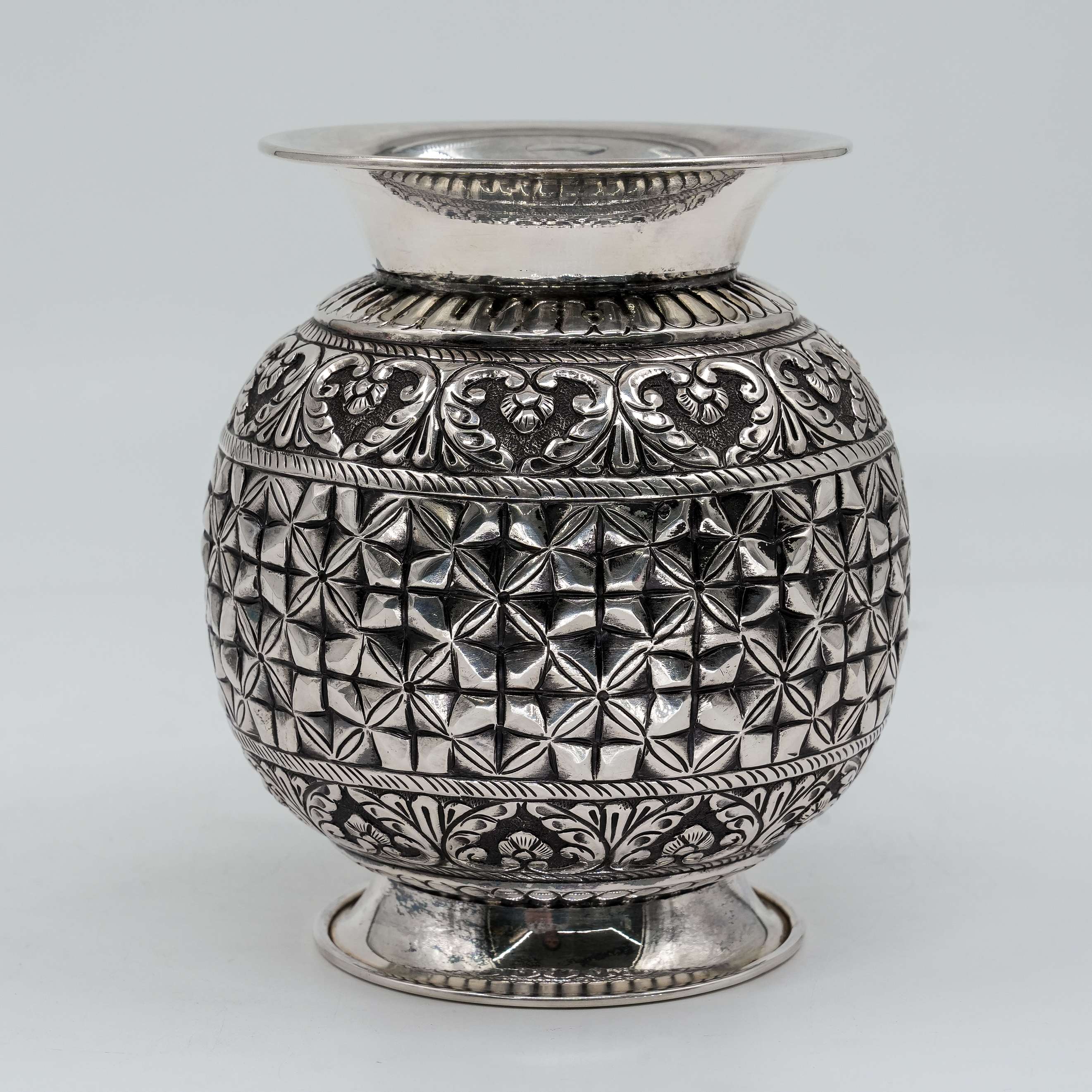Ved Jewellers - Silver Showpiece Vase