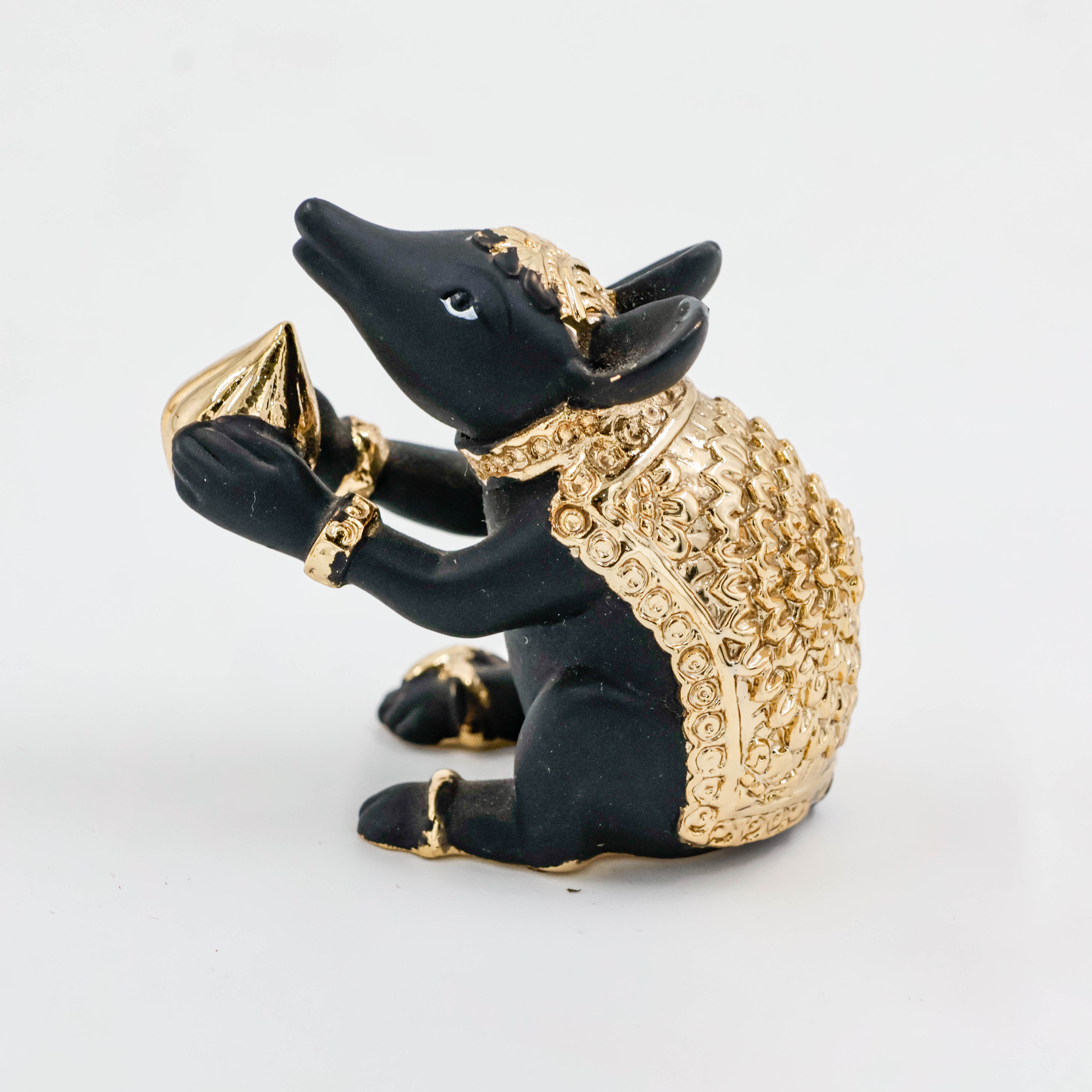 Mushak With Black And Gold Finsh