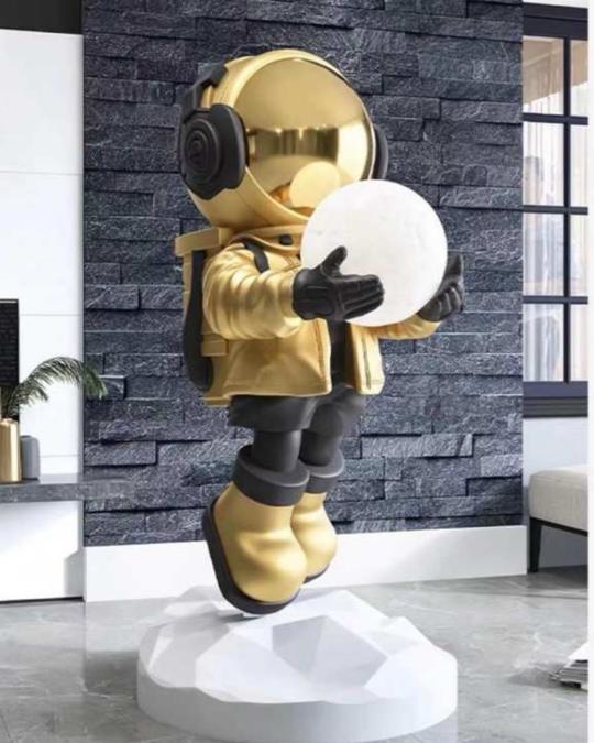 Beyond Lights - Astronaut Table Lamp