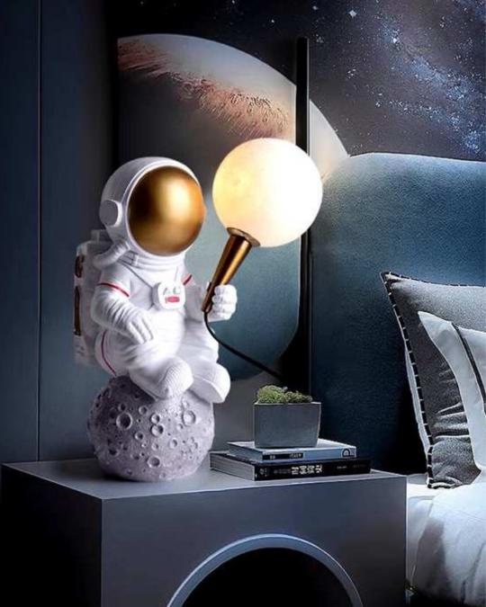 Beyond Lights - Astronaut Table Lamp