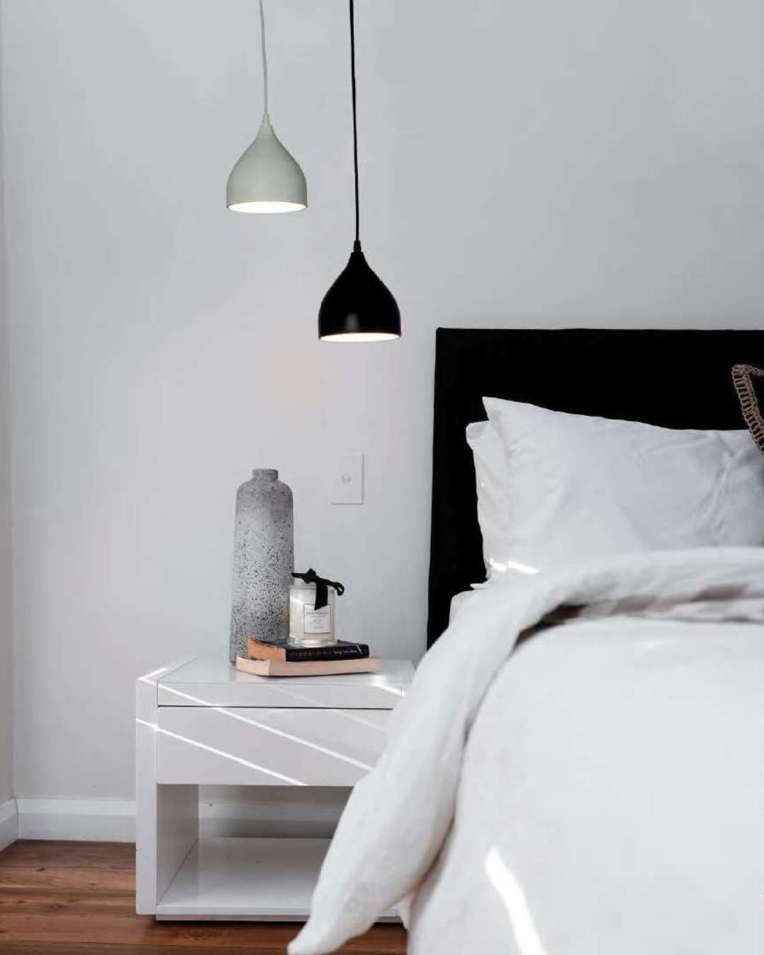 Beyond Lights - Black Pendant Light