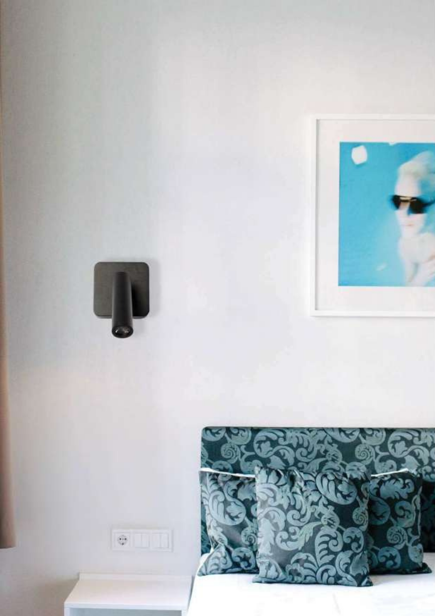 Beyond Lights - Black Wall Light