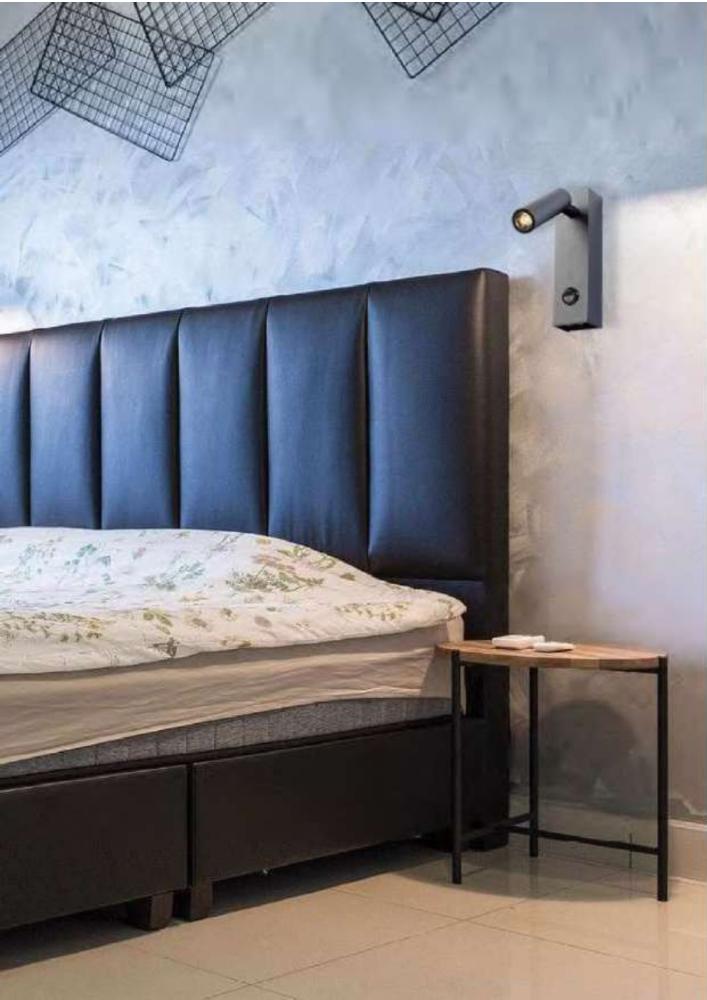 Beyond Lights - Black Wall Light