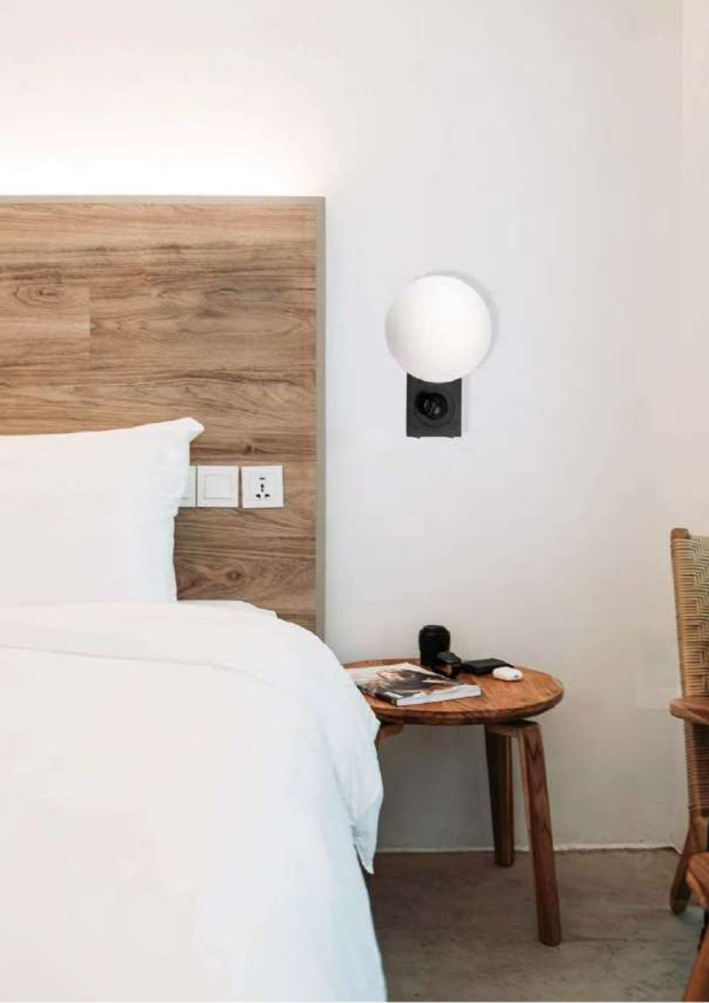 Beyond Lights - Globe Wall Light