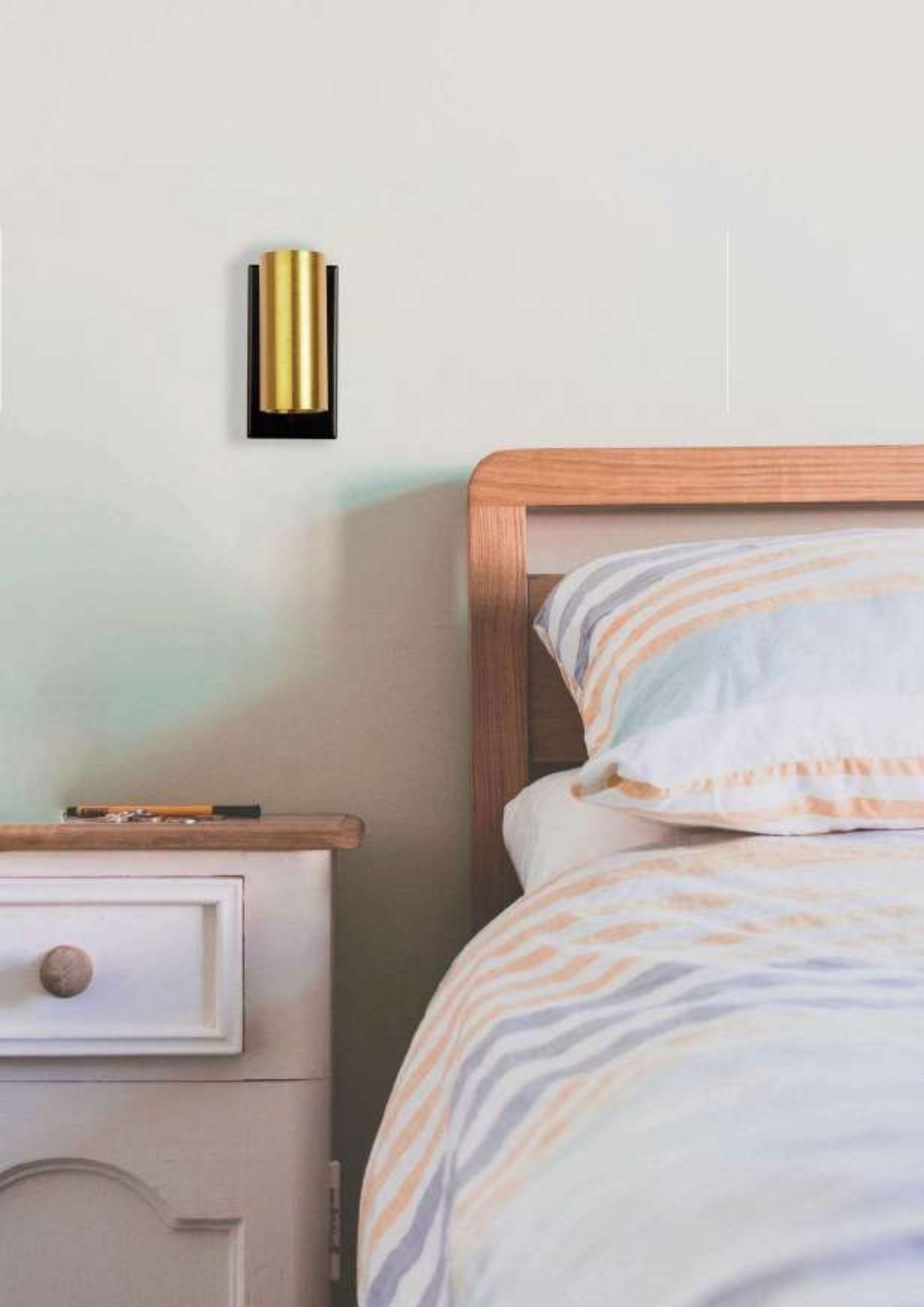 Beyond Lights - Brass Wall Light