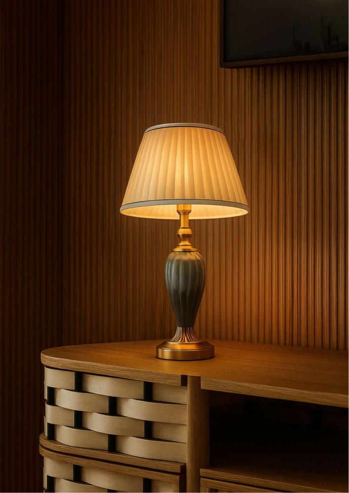 Beyond Lights - Classic Table Lamp