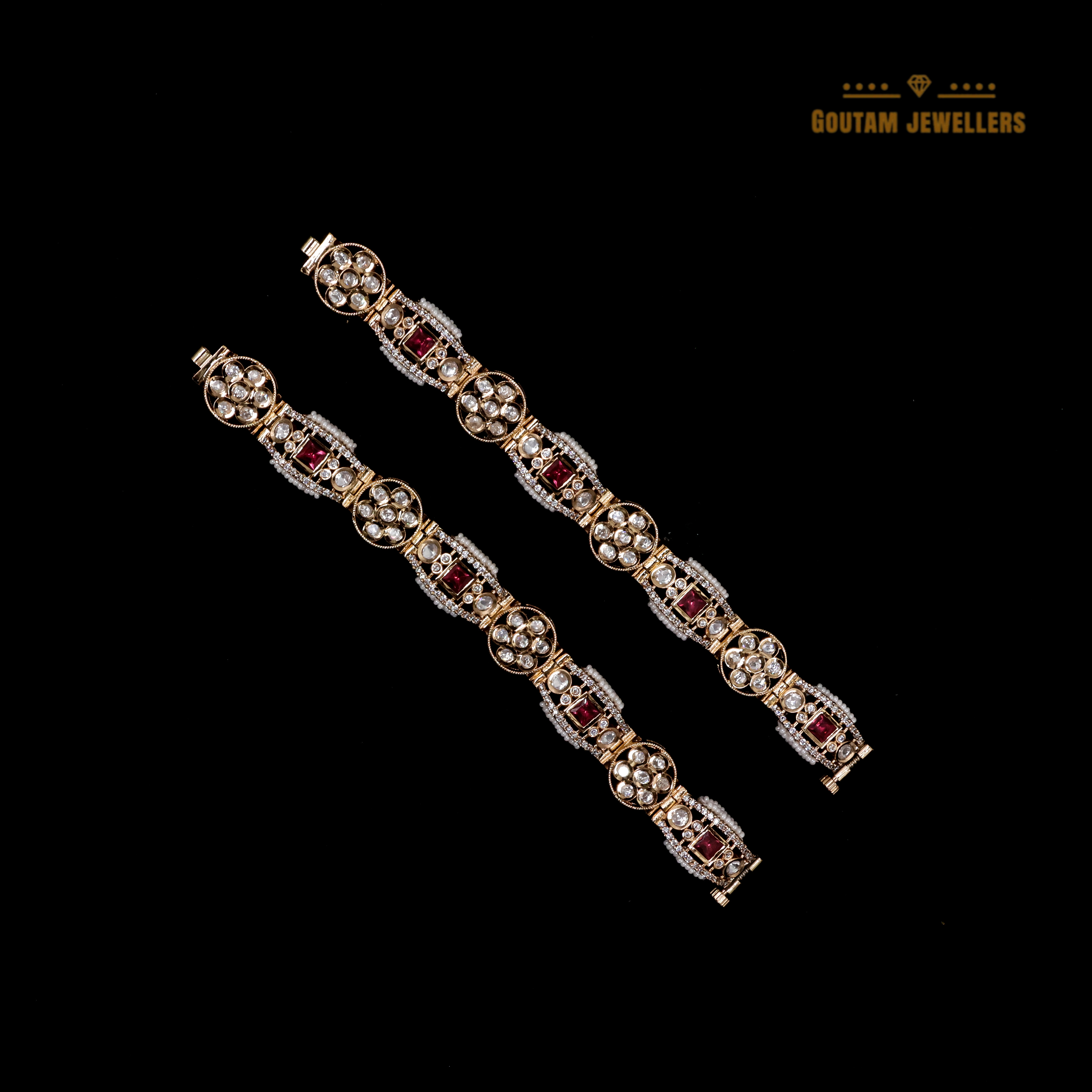Goutam Jewellers By Ashok Rathod - Flower design Moti Ruby With White Kundan Gajra